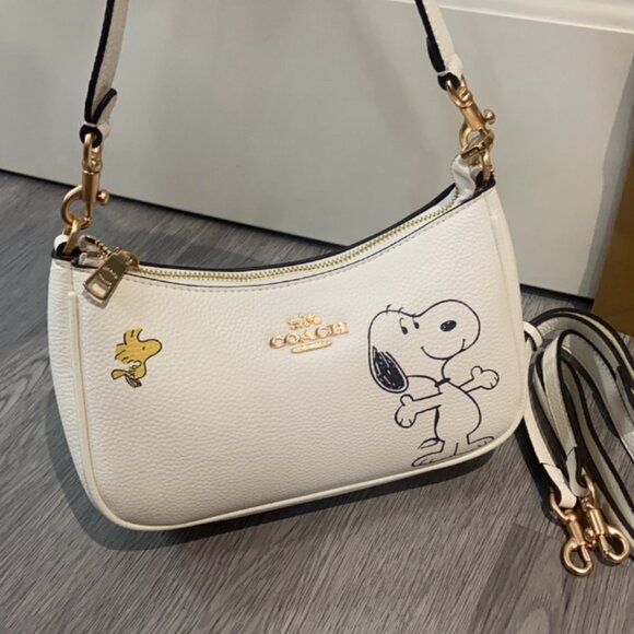 Coach X Peanuts Teri Shoulder Bag With Snoopy - Picture 2 of 10